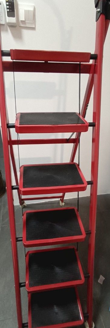 Red Step Ladder - 6 Steps