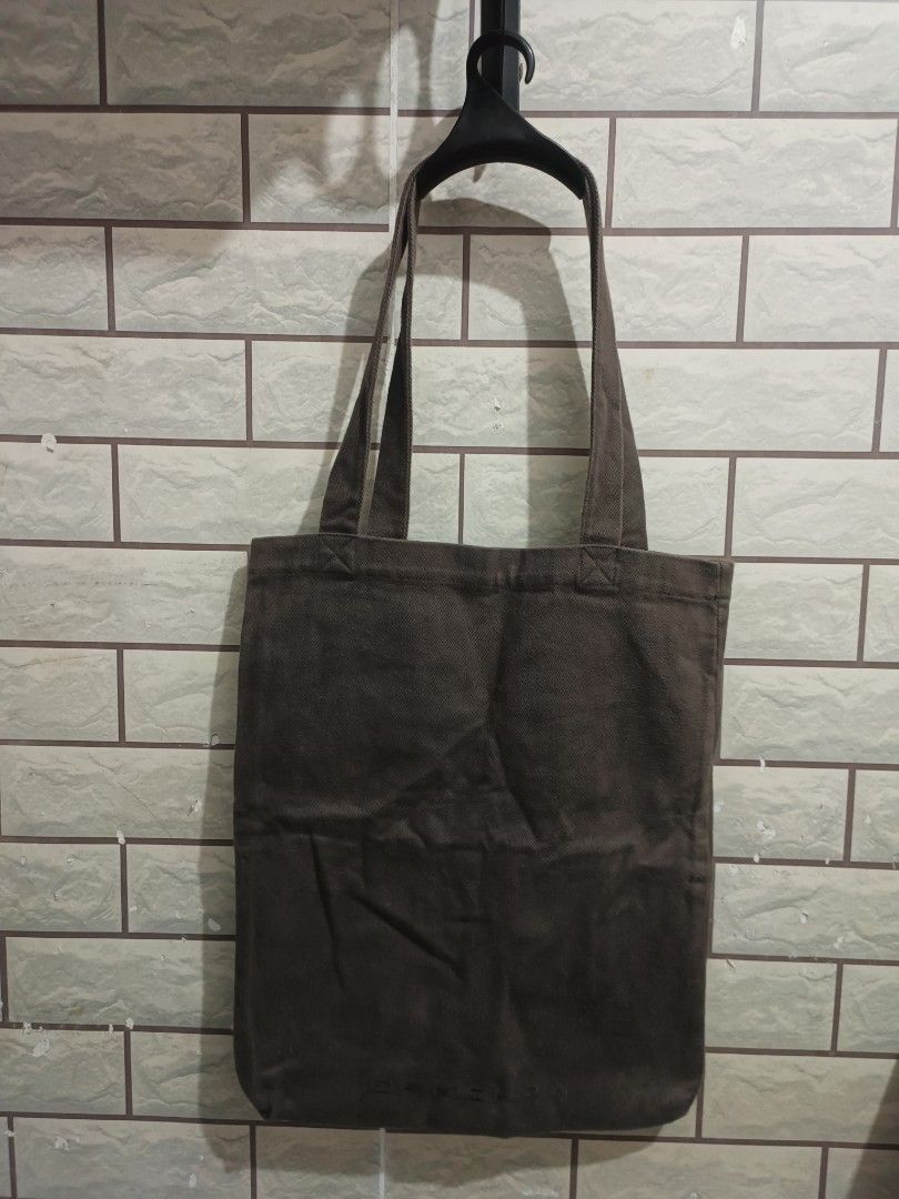 Rick owen shopping tote bag (Category: Sling Bags) located in Las Pinas. Submitted by kuya_erick (Listing ID 1435764859, Image 1). Description: rick owen dark shadow shopping tote bag complete details posted 899 + sf las pinas meet up.