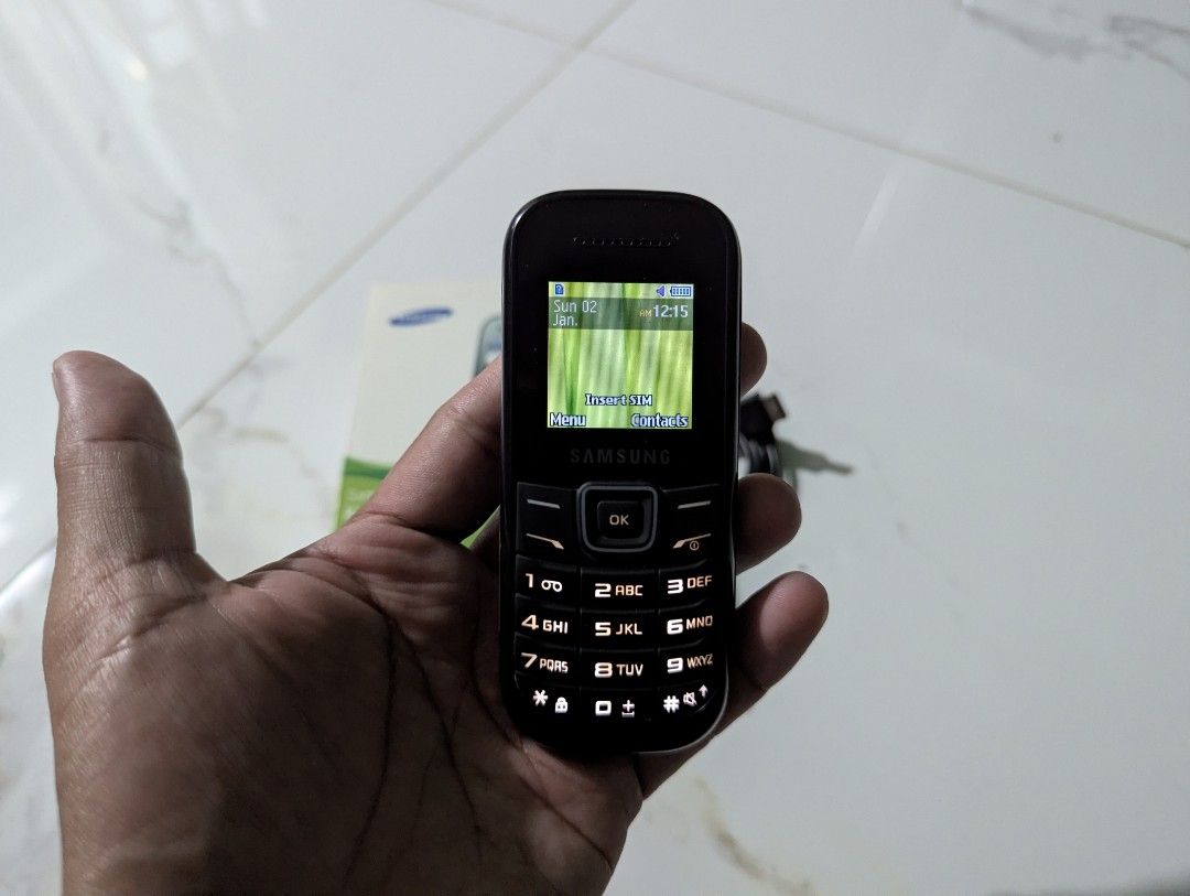 Samsung Keystone 2 Duos (Black) (Category: Early Generation Mobile Phones) located in General Trias. Submitted by mervcorner (Listing ID 1435875361, Image 3). Description: Samsung Keystone 2 Duos Model: GT-E1200 Specs: 1.52 inch Tft Screen Dual-Band GSM Dual Frequency 900/1800mhz Mobile Phone Tracking Game Bought for back up phone only but never actually used. Comes with Charging Cord and Box. Battery is good matagal malowbat pero iyong charging 