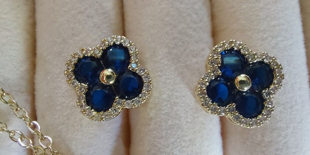 Sapphire VCA Clover Necklace & Earrings Set (Category: Earrings) located in Gapan. Submitted by purseofjune (Listing ID 1435799658, Image 3). Description: lab sapphire stone very cute design ideal for everyday use hypoallergenic.