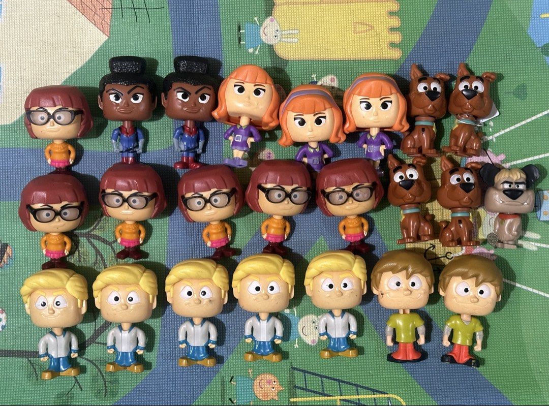 Scooby-Doo Mystery Gang Bobblehead Figures (Category: Figurines & Statues) located in Manila. Submitted by eiya.love (Listing ID 1435771937, Image 1). Description: - Scooby-Doo Mystery Gang bobblehead set. - Includes Velma, Daphne, Fred, Shaggy, and Scooby-Doo. 23pcs. TAKE ALL ONLY.