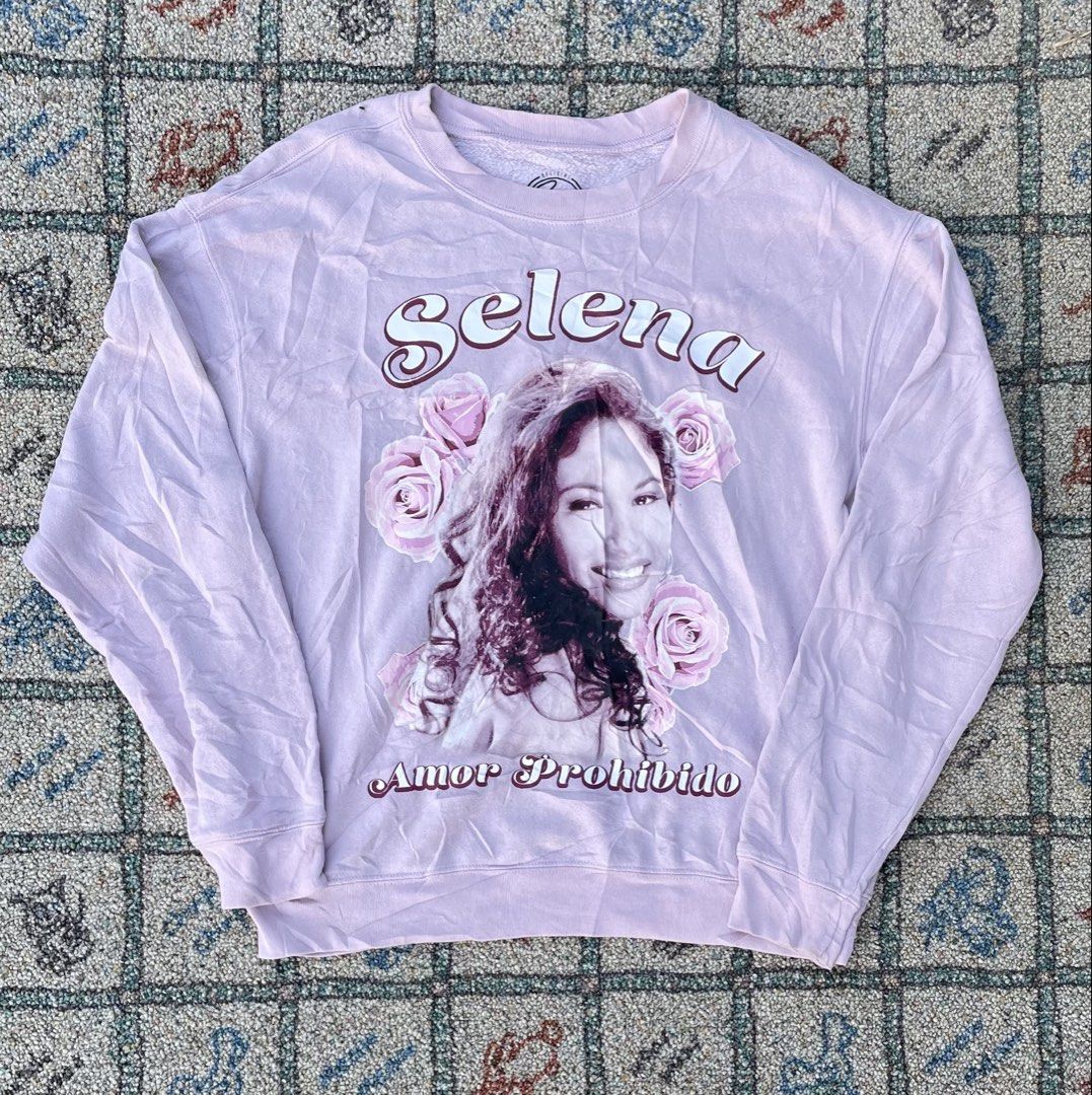 Selena Amor Prohibido Sweatshirt (Category: Longsleeves) located in Manila. Submitted by stepsole (Listing ID 1435864423, Image 1). Description: - Light pink Selena sweatshirt - Features a graphic of Selena - Includes the words "Selena" and "Amor Prohibido" - Long sleeves - Crew neck - Soft material - Design includes roses around Selena's image.