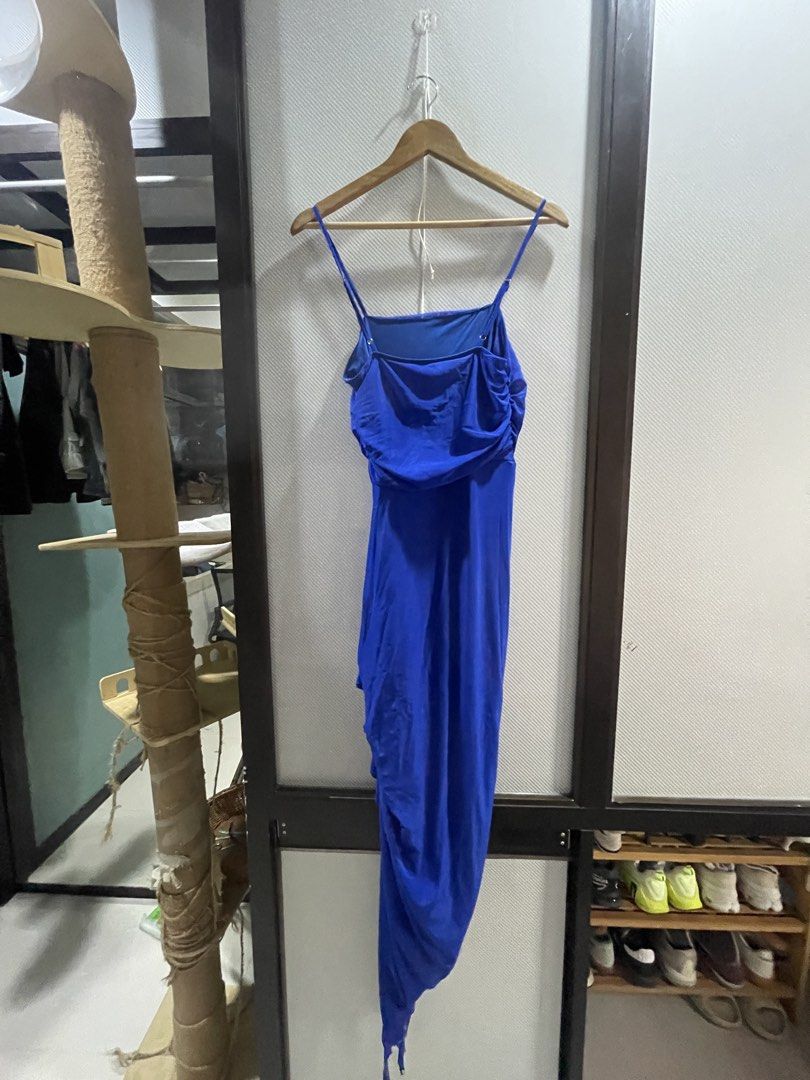 SHEIN Asymmetrical Hem Cami Dress (Category: Dresses) located in Quezon City. Submitted by dnnptn (Listing ID 1435722476, Image 2). Description: - Asymmetrical hemline - Ruffle trim - Spaghetti straps - Draped design - Perfect for special occasions DM for exact measurements.