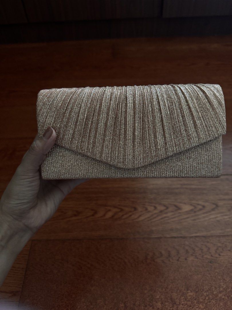 Shein Gold Pleated Clutch with Chain Strap (Category: Clutches) located in San Juan City. Submitted by yannaaabanana (Listing ID 1435788049, Image 3). Description: - Gold pleated clutch bag - Detachable chain strap - Light pink interior - Magnetic snap closure - Perfect for special occasions.