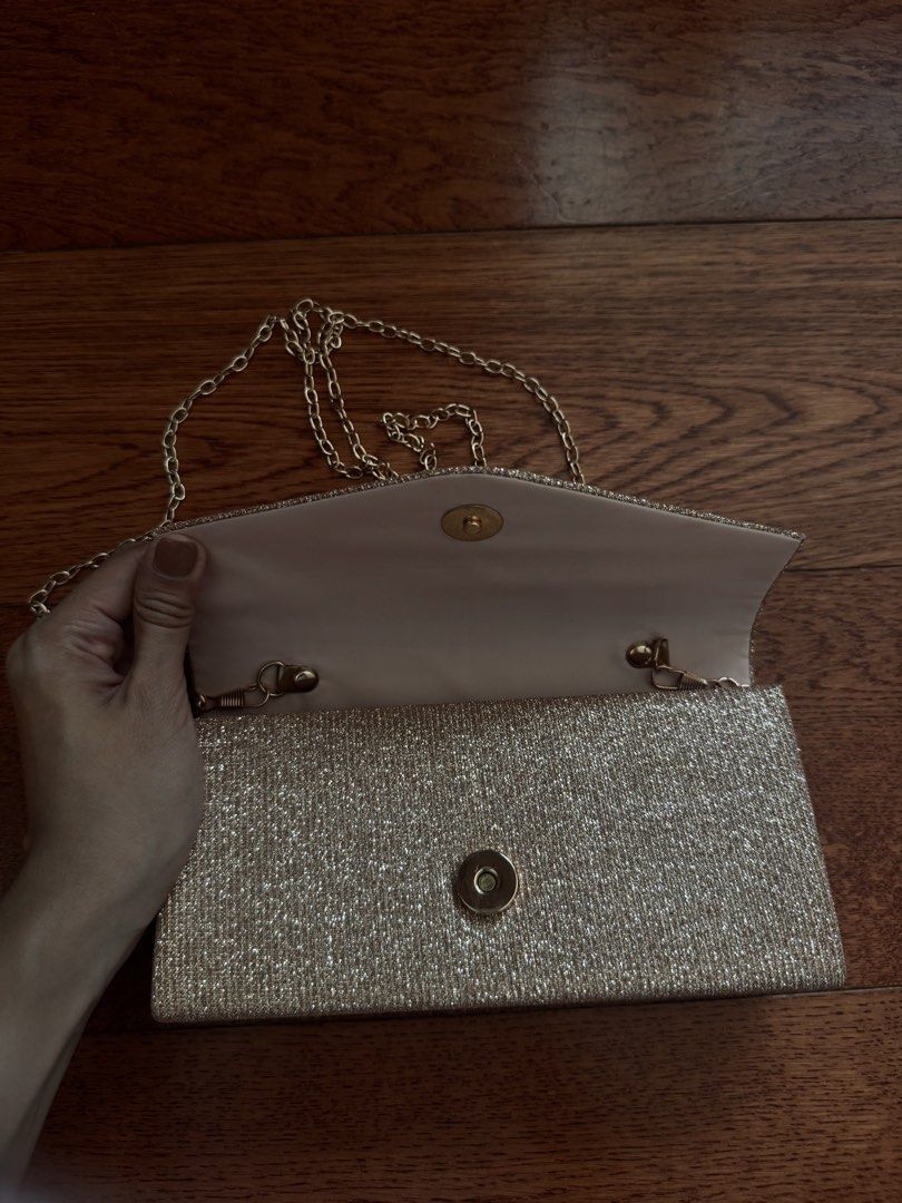 Shein Gold Pleated Clutch with Chain Strap (Category: Clutches) located in San Juan City. Submitted by yannaaabanana (Listing ID 1435788049, Image 2). Description: - Gold pleated clutch bag - Detachable chain strap - Light pink interior - Magnetic snap closure - Perfect for special occasions.
