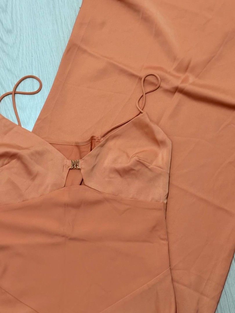 SHEIN Long Peach Beach Dress (Category: Evening dresses & gowns) located in Manila. Submitted by saferabbit-c9f8cc (Listing ID 1435826955, Image 1). Description: RFS : nakatambak lang sa house, decluttering && maluwang sakin ⋆ Size: M - L ⋆ NO Issue ⋆ Price + SF ⋆ MOP: Gcash ONLY ⋆ Price is very much negotiable !! ⋆ JNT Deliver Courier / SPX Express.