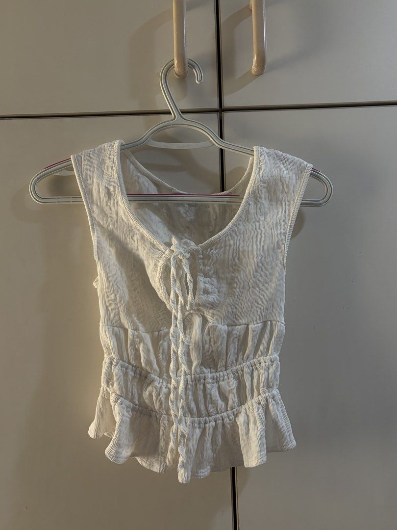 Short Sleeve V-Neck Ruffled Shirt (Category: Sleeveless) located in Manila. Submitted by yvumiaa (Listing ID 1435749584, Image 3). Description: - Size small - Good condition - Used once.