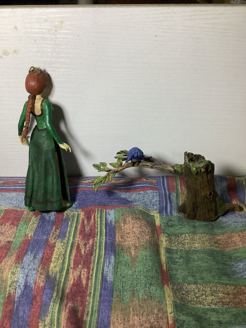 Shrek Princess Fiona Figure (Category: Figurines & Statues) located in Caloocan City. Submitted by lostrtrp (Listing ID 1435773934, Image 2). Description: 2001 McFarlane Figure Kicking Fiona with blue bird.