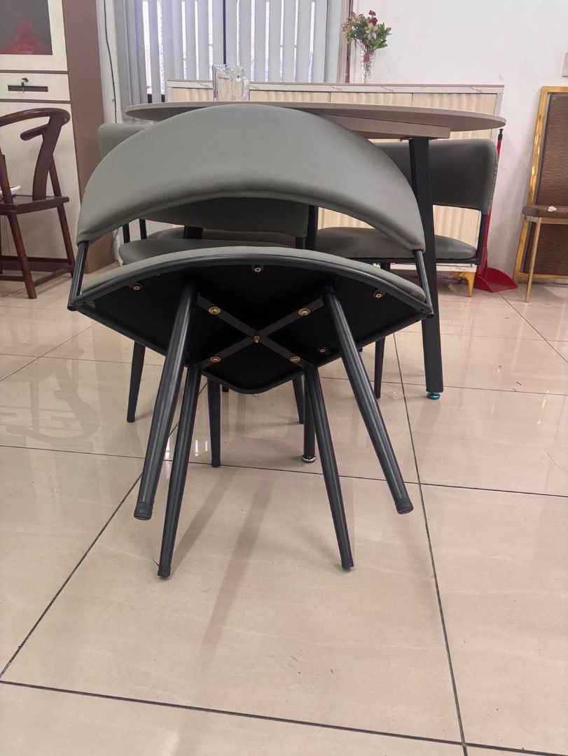 Round Sintered Stone Top Table Set (Category: Tables & Sets) located in Makati City. Submitted by gineth24 (Listing ID 1435719769, Image 3). Description: Round Sintered Stone Top Table Metal frame leather seat +Sf, may vary per location Pm for inquiries.