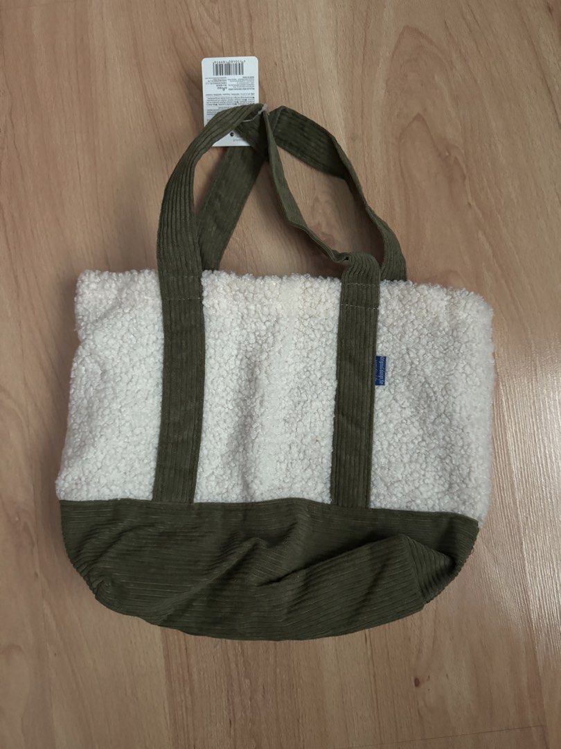 Small Olive Green and White Tote Bag (Category: Tote Bags) located in Manila. Submitted by megimogu (Listing ID 1435745773, Image 1). Description: - Brand new small tote bag - Olive green corduroy and white fluffy material - Purchased from Daiso.