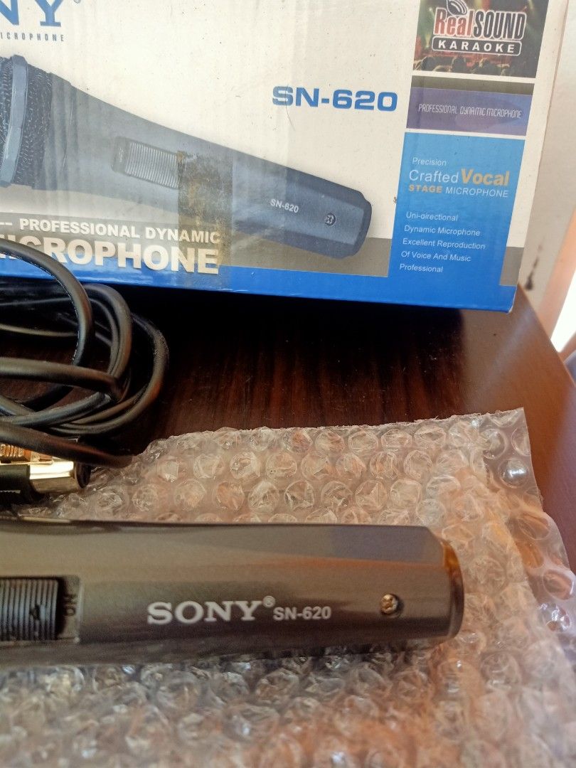 Sony mic (Category: Microphones) located in Las Pinas. Submitted by the_recycle_shop (Listing ID 1435784865, Image 3). Description: - Sony SN-620 professional dynamic microphone - Includes original box - Features a black body with mesh head - Comes with a high-grade, low-noise microphone cable - Designed for vocal stage use.