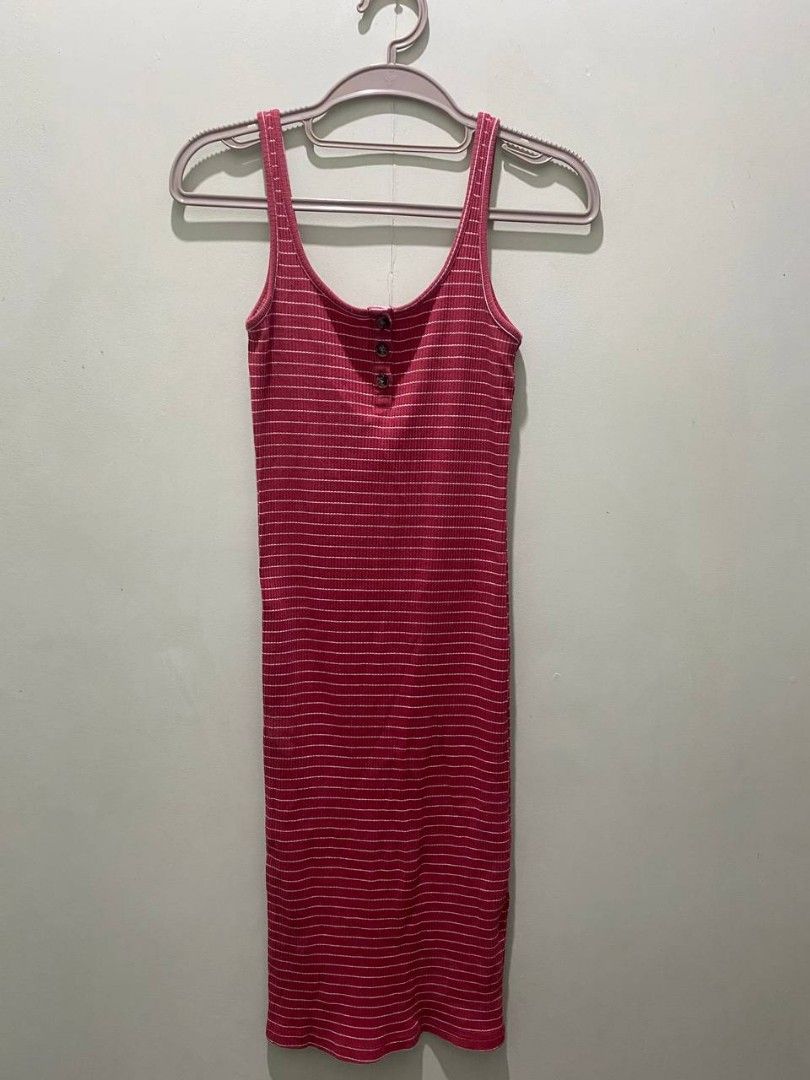 striped fitted dress (Category: Dresses) located in Pasay City. Submitted by dannah__ (Listing ID 1435836700, Image 1). Description: .