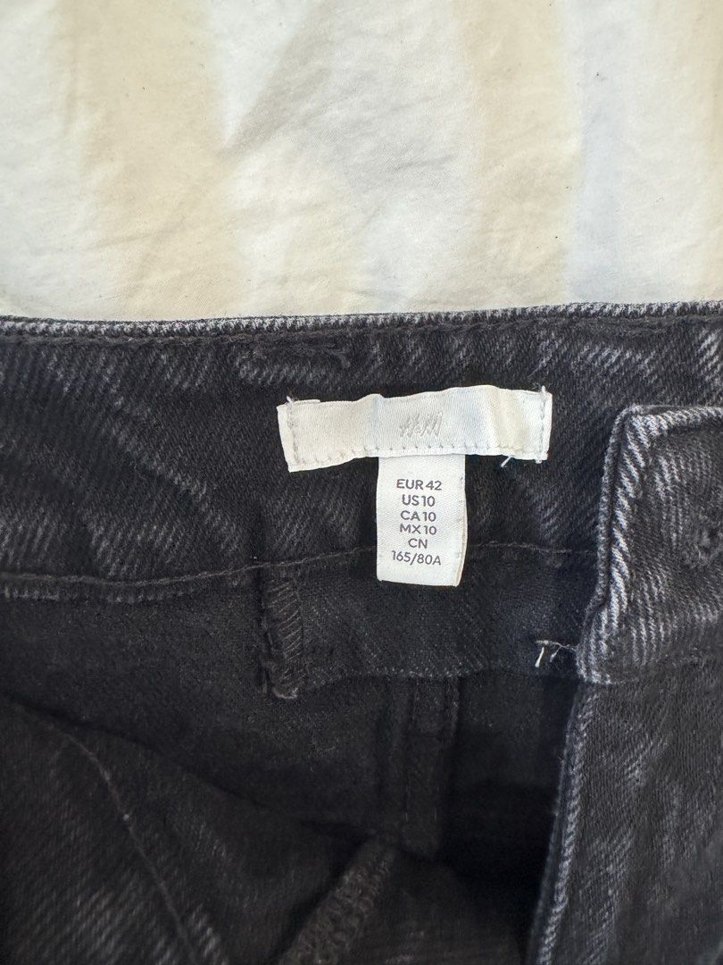 Studded barrel black jeans H&M (Category: Jeans) located in Bacolod City. Submitted by viascloset (Listing ID 1435792630, Image 3). Description: Size 42 and best fit 42! Cool studded barrel jeans .