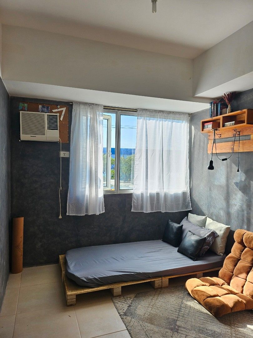 Studio Unit in Arca South for Rent (Category: Apartments & Condos) located in Taguig. Submitted by kimiabapo (Listing ID 1435798818, Image 2). Description: Live in Ayala's next business district! Avida Towers One Union Place - right across Healthway Hospital - a few minutes walk to the new Ayala Malls Arca South and Landers - with pool, gym and kid's play area Tower 2 2F studio unit - Furnished with aircon, TV, ref, bar/dining table, floor bed, t