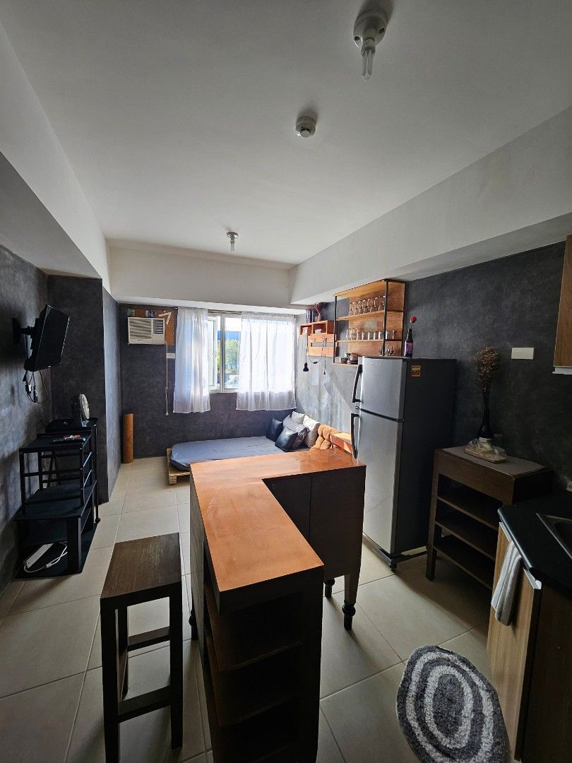 Studio Unit in Arca South for Rent (Category: Apartments & Condos) located in Taguig. Submitted by kimiabapo (Listing ID 1435798818, Image 3). Description: Live in Ayala's next business district! Avida Towers One Union Place - right across Healthway Hospital - a few minutes walk to the new Ayala Malls Arca South and Landers - with pool, gym and kid's play area Tower 2 2F studio unit - Furnished with aircon, TV, ref, bar/dining table, floor bed, t
