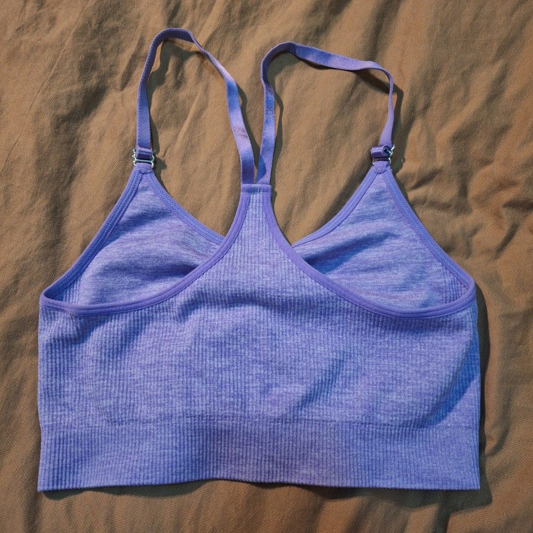 TCM Tchibo Sports Performance Bra (Category: Activewear) located in Baguio. Submitted by llyoda (Listing ID 1435778614, Image 2). Description: - TCM Tchibo sports bra - Light purple color - Seamless material - Adjustable straps - Racerback design - Size: EU 36/38, FR 38/40, RU 42/44.