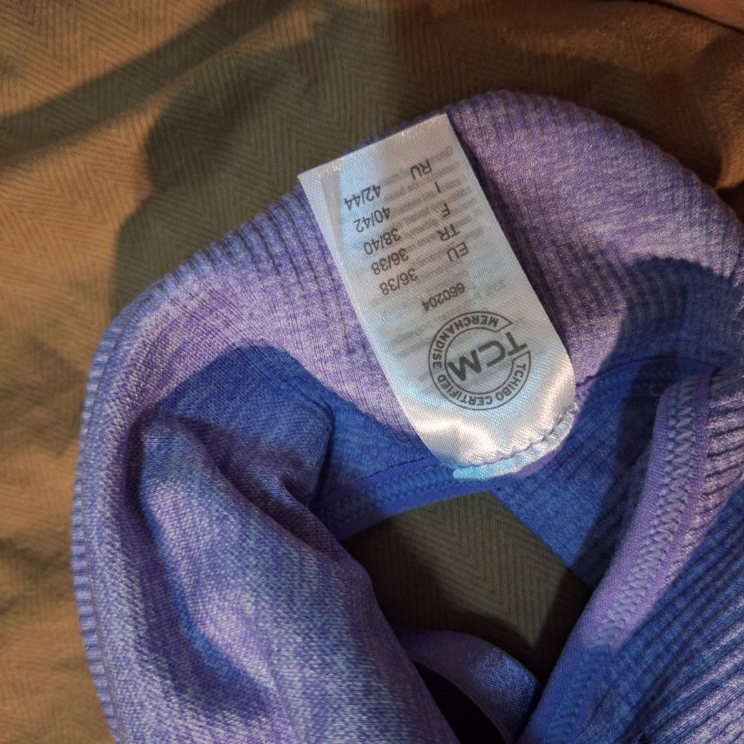 TCM Tchibo Sports Performance Bra (Category: Activewear) located in Baguio. Submitted by llyoda (Listing ID 1435778614, Image 3). Description: - TCM Tchibo sports bra - Light purple color - Seamless material - Adjustable straps - Racerback design - Size: EU 36/38, FR 38/40, RU 42/44.