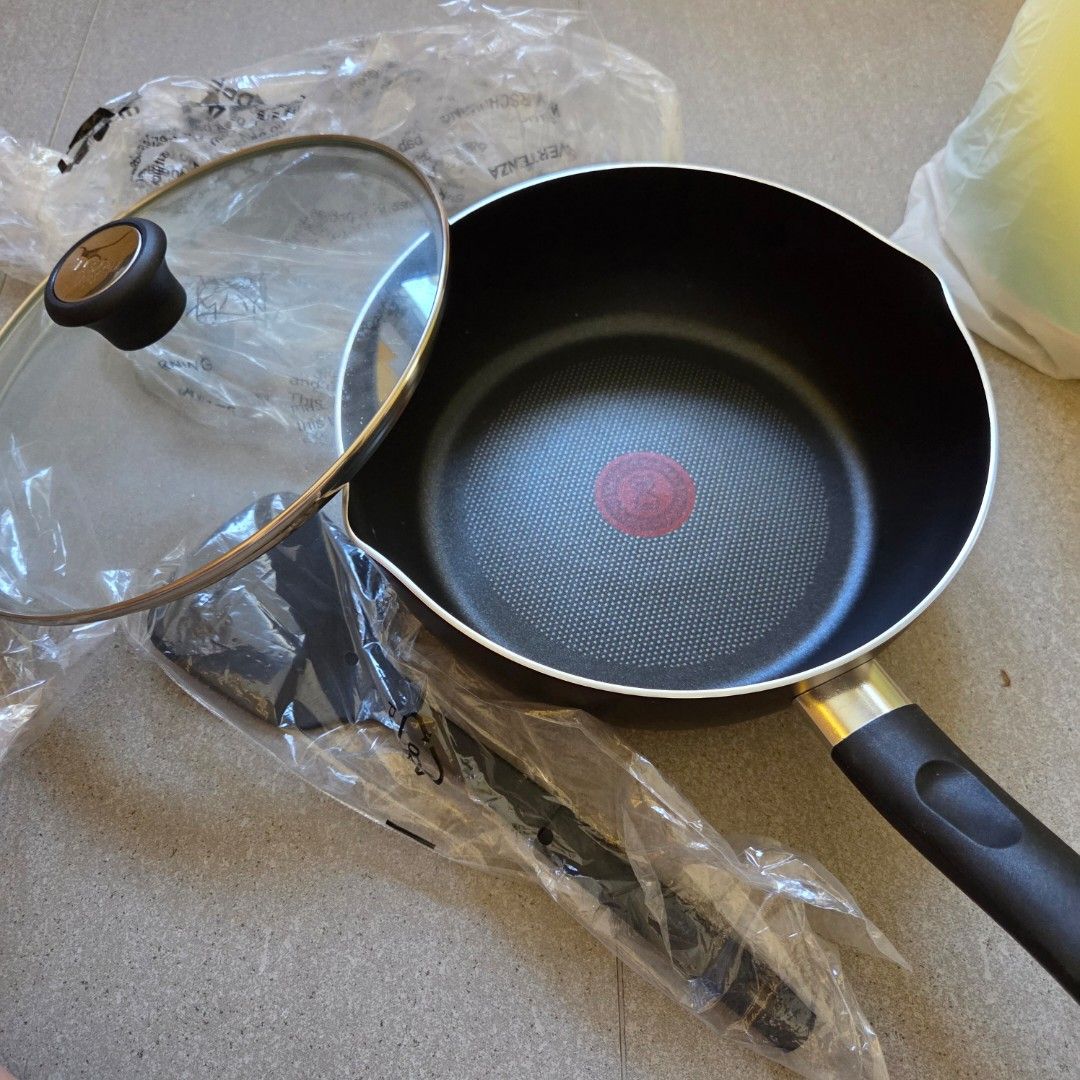 Tefal Saucepan with Lid and Spatula