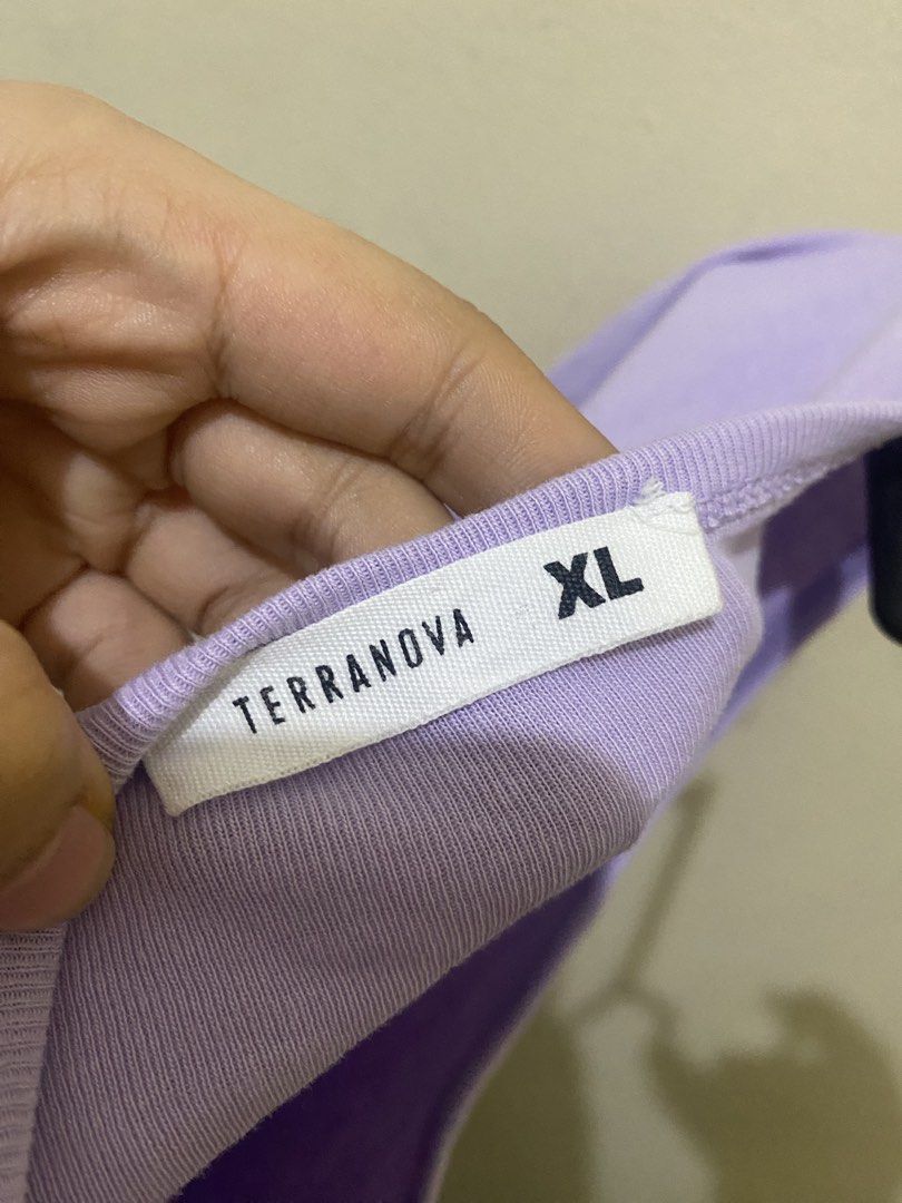 Terranova Long Sleeve Crop Top XL (Category: Longsleeves) located in Manila. Submitted by ynoshiko (Listing ID 1435898241, Image 3). Description: - Terranova long sleeve crop top - Color: Lavender - Size: XL - Features a round neckline - Ruffled/Lettuce hem RFS: i order it online and its too big for me Size: XL but it can fit to M/L MOP: Gcash/Gotyme Please manage your expectation as this item is pre-loved. Expect minor color differences due to s