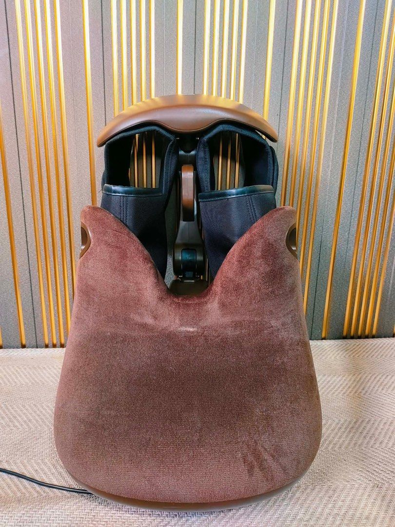 📍THRIVE PREMIUM BRAND📍 (Category: Massage Devices) located in Manila. Submitted by chaychaii (Listing ID 1435778628, Image 1). Description: 📍THRIVE PREMIUM BRAND📍 ⚡⚡SALE⚡⚡ Foot and Leg Massager Imported From japan ✨Excellent Condition ✨VIbrating System ✨Air Compress ✨Heater Balls ✨Push button Controller ✨3 Way Intense Level ✨Adjustable Leg Strap ✨Gamuza Type Cover ✨110 Volts super tipid sa Kuryente ✨Lightweight NO ISSUE‼️ EXCELLENT CONDITION.