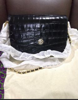 (Category: ) located in . Submitted by Ash.Shop.wise (Listing ID 1435763257, Image 1). Description: .