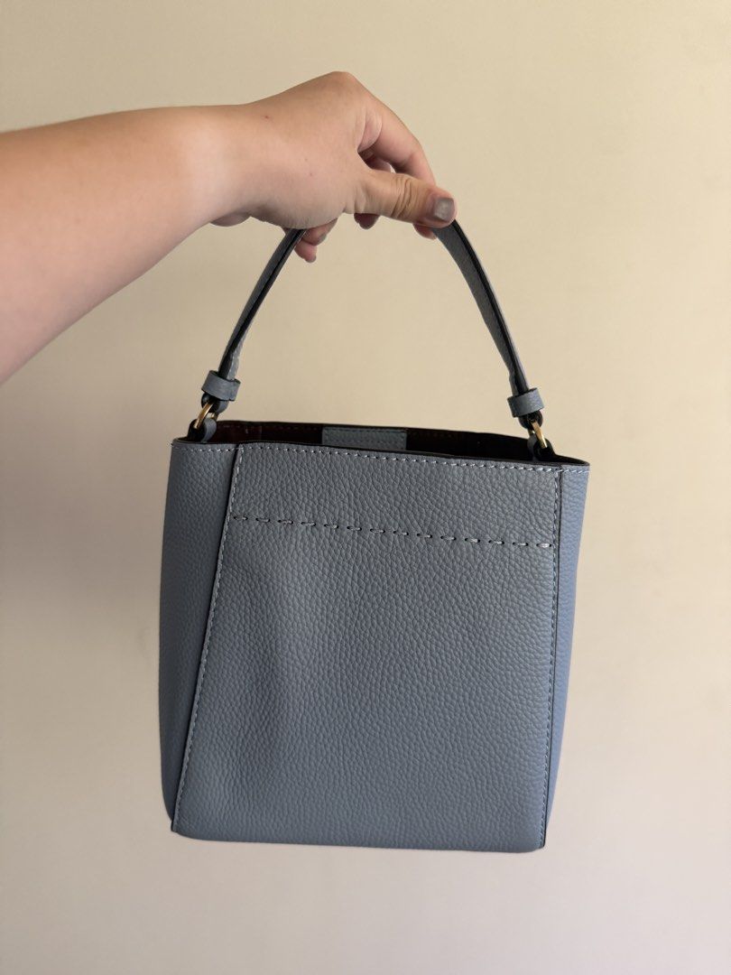 Tory Burch Bucket Bag (Category: Luxury Bags & Wallets) located in Cebu City. Submitted by karenm14 (Listing ID 1435747009, Image 3). Description: - Tory Burch bucket bag - Light blue exterior - Top handle - Stitched design - Magnetic closure - Interior pocket - Detachable strap.