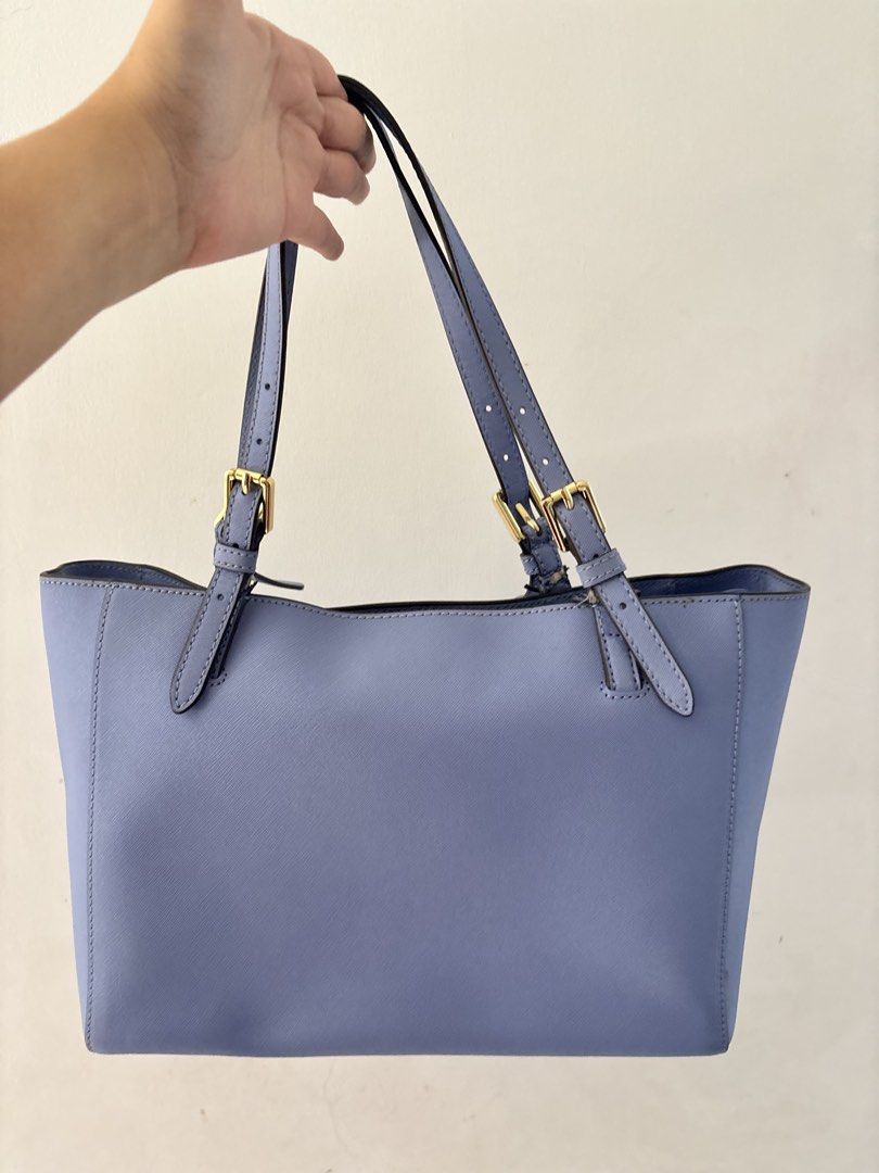 Tory Burch Perry Tote Bag (Category: Luxury Bags & Wallets) located in Bulacan. Submitted by mreyes21 (Listing ID 1432810704, Image 2). Description: - Tory Burch tote bag - Light blue color - Adjustable straps - Gold-tone logo - Leather material - Structured shape - Top handle - Spacious interior.