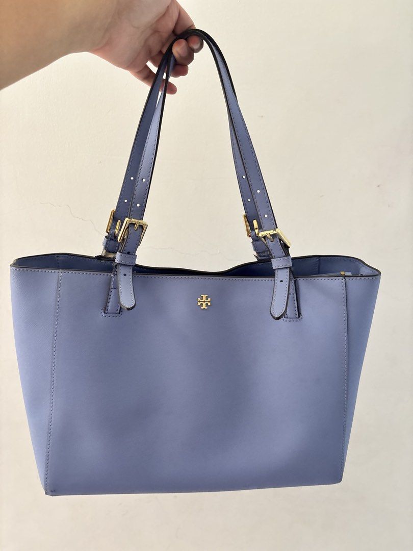 Tory Burch Perry Tote Bag (Category: Luxury Bags & Wallets) located in Bulacan. Submitted by mreyes21 (Listing ID 1432810704, Image 3). Description: - Tory Burch tote bag - Light blue color - Adjustable straps - Gold-tone logo - Leather material - Structured shape - Top handle - Spacious interior.