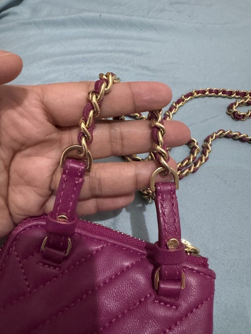 Tory Burch phone sling quilted (preloved) (Category: Luxury Bags & Wallets) located in Quezon City. Submitted by branded_jo (Listing ID 1435731474, Image 3). Description: Original Tory Phone Sling (preloved) Color Fuchsia Pink Can fit promax Bought in USA With minimal sign of usage Lalamove ready.