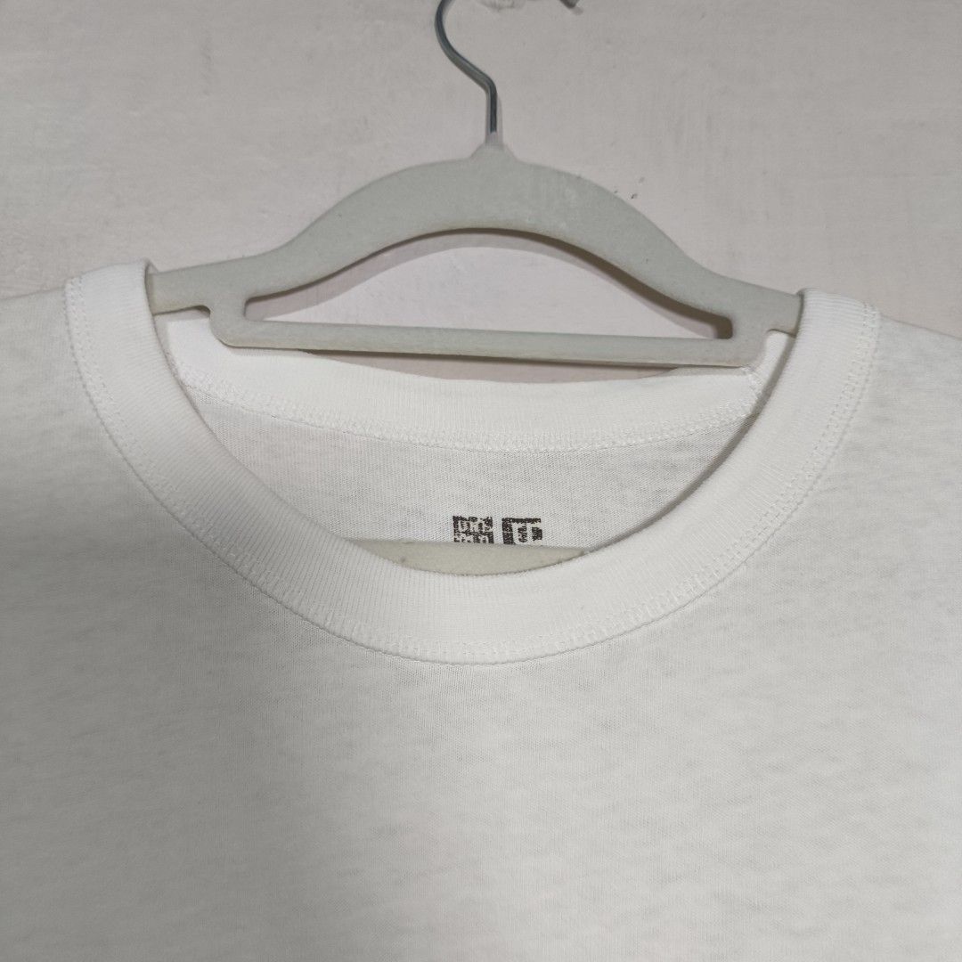 Un1qlo Crew Neck Shirt (Category: Shirts) located in Manila. Submitted by shykes_26 (Listing ID 1435832987, Image 2). Description: Dimensions: Width - 19 Length - 27 Color rate - 9.8/10 Issues - None.