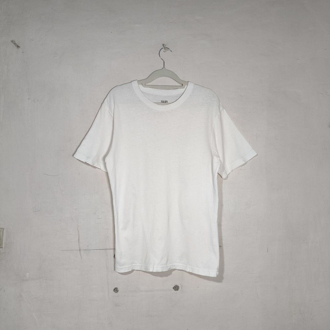 Un1qlo Crew Neck Shirt (Category: Shirts) located in Manila. Submitted by shykes_26 (Listing ID 1435832987, Image 1). Description: Dimensions: Width - 19 Length - 27 Color rate - 9.8/10 Issues - None.