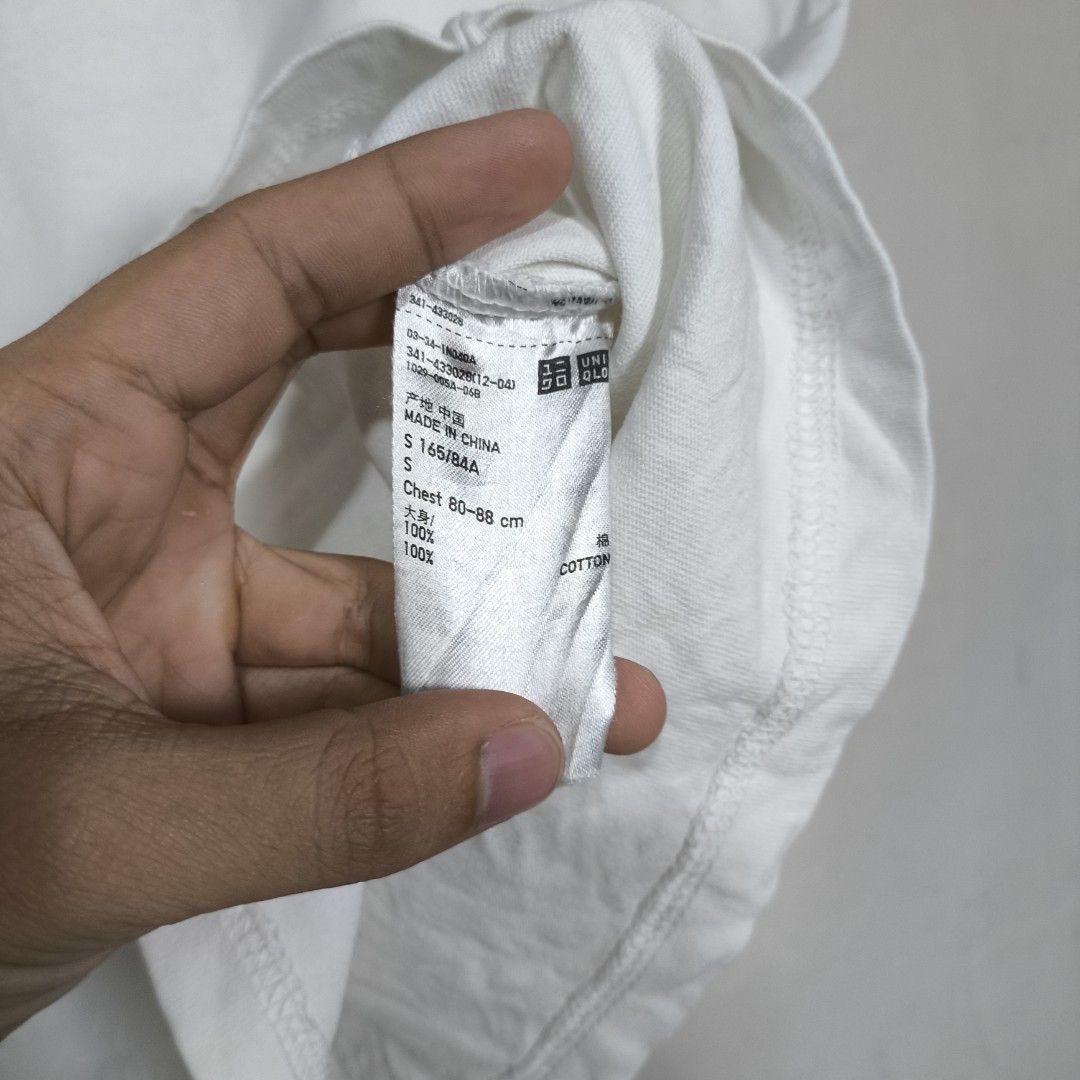 Un1qlo Crew Neck Shirt (Category: Shirts) located in Manila. Submitted by shykes_26 (Listing ID 1435832987, Image 3). Description: Dimensions: Width - 19 Length - 27 Color rate - 9.8/10 Issues - None.
