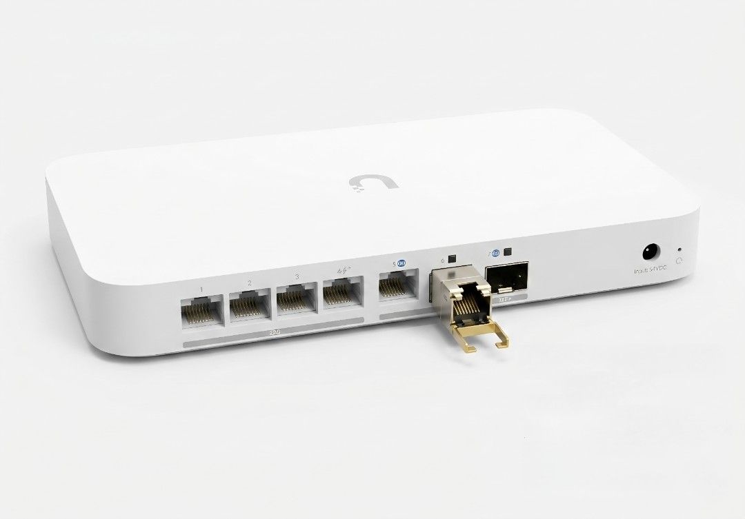 UniFi Cloud Gateway Fiber (UCG-Fiber)