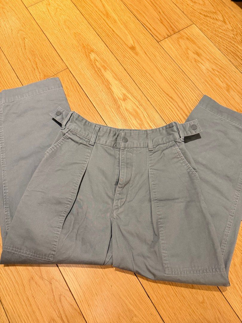 Uniqlo Cargo Pants (Category: Other Bottoms) located in Makati City. Submitted by shopbb (Listing ID 1435841280, Image 1). Description: Uniqlo Cargo Pants Size 61 cm on tag Best fits 25-26 inches.