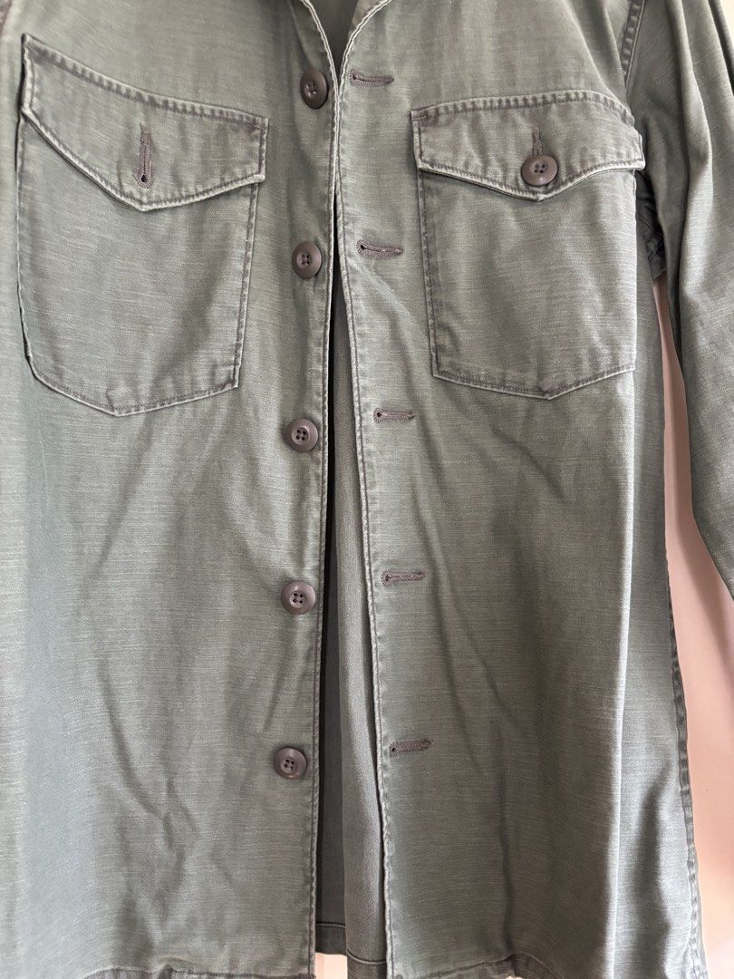 Uniqlo green longsleeves (Category: Longsleeves) located in Taguig. Submitted by aliuy (Listing ID 1435799624, Image 3). Description: Size small on tag, see photos for the measurements ▪️Shipping via J&T or Grab Express/Lalamove for MNL area; J&T for provinces ▪️No Shope.e checkout ▪️Location of item: Batangas City ▪️Available as long as posted ▪️Last price as posted ▪️Not interested in swapping ▪️ Will hold reserved items for 2 days upon accepta
