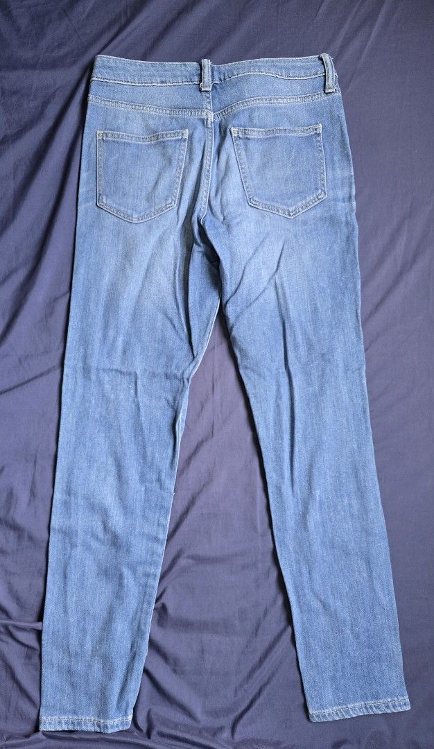 Uniqlo Jeans (Slouch Fit) (Category: Jeans) located in Caloocan City. Submitted by pinksushiswift (Listing ID 1435753912, Image 2). Description: - Slouch Fit - Size: 24 (61 cm) - Authentic RFS: Decluttering MOP: GCash.