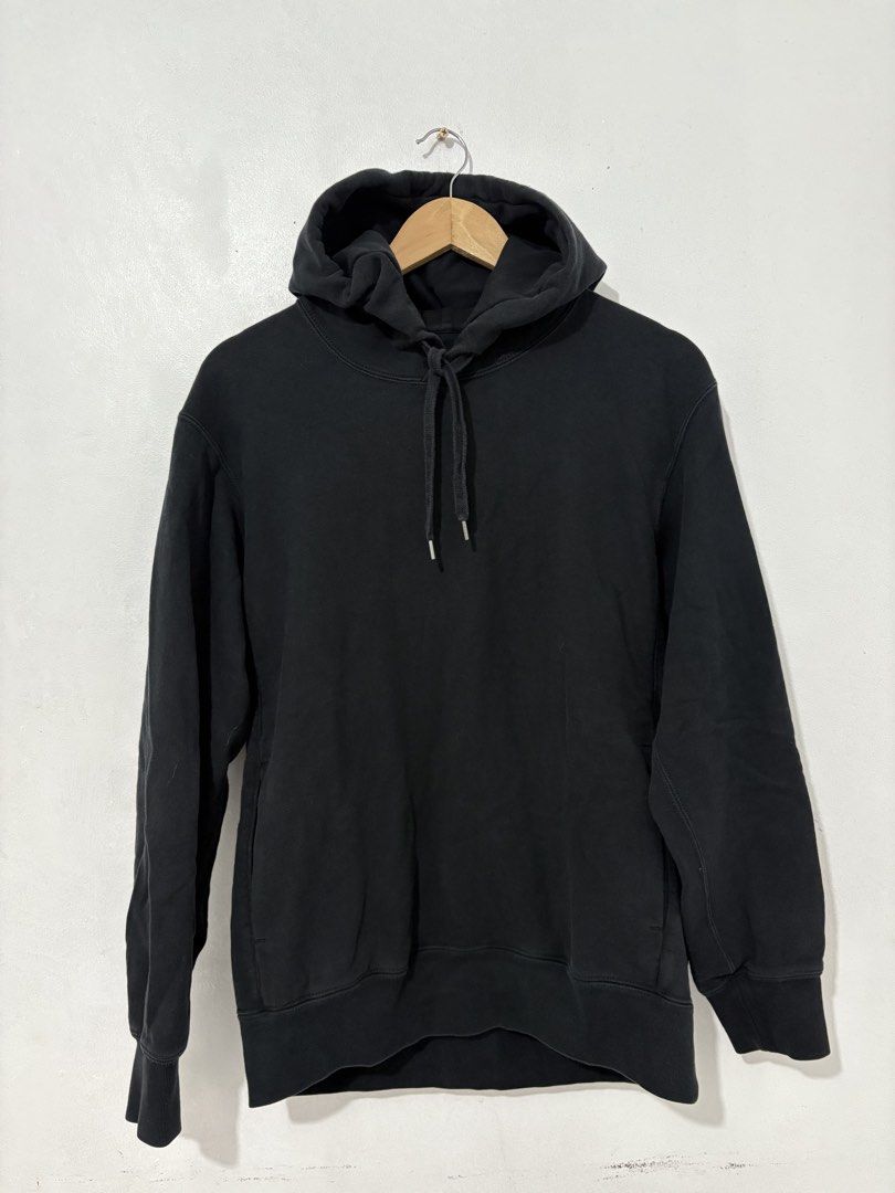 Uniqlo Sweat Pullover Hoodie 2024 Edition (Category: Coats, Jackets and Outerwear) located in Manila. Submitted by jayb_ (Listing ID 1435779504, Image 2). Description: - Uniqlo Sweat Pullover Hoodie - Color: Black - 2024 Edition - Features: Drawstring hood, kangaroo pocket - Comfortable fabric - Perfect for layering - Versatile for casual wear.