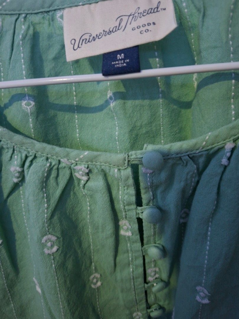 Universal Thread Green Blouse (Category: Blouses) located in Pasig City. Submitted by pawty745 (Listing ID 1435851926, Image 2). Description: - Universal Thread blouse - Green color - Size M - Round neckline - Button-down front - Short sleeves - Subtle pattern - Lightweight fabric.