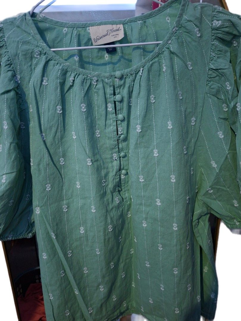 Universal Thread Green Blouse (Category: Blouses) located in Pasig City. Submitted by pawty745 (Listing ID 1435851926, Image 1). Description: - Universal Thread blouse - Green color - Size M - Round neckline - Button-down front - Short sleeves - Subtle pattern - Lightweight fabric.