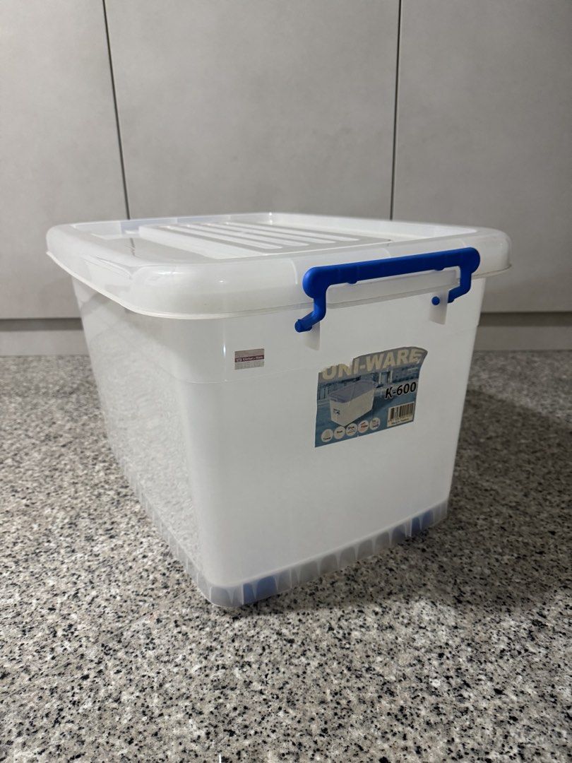 Uni-Ware K-600 Storage Box with Wheels444058977321635841