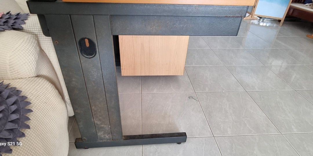 Used computer table443697588717506562