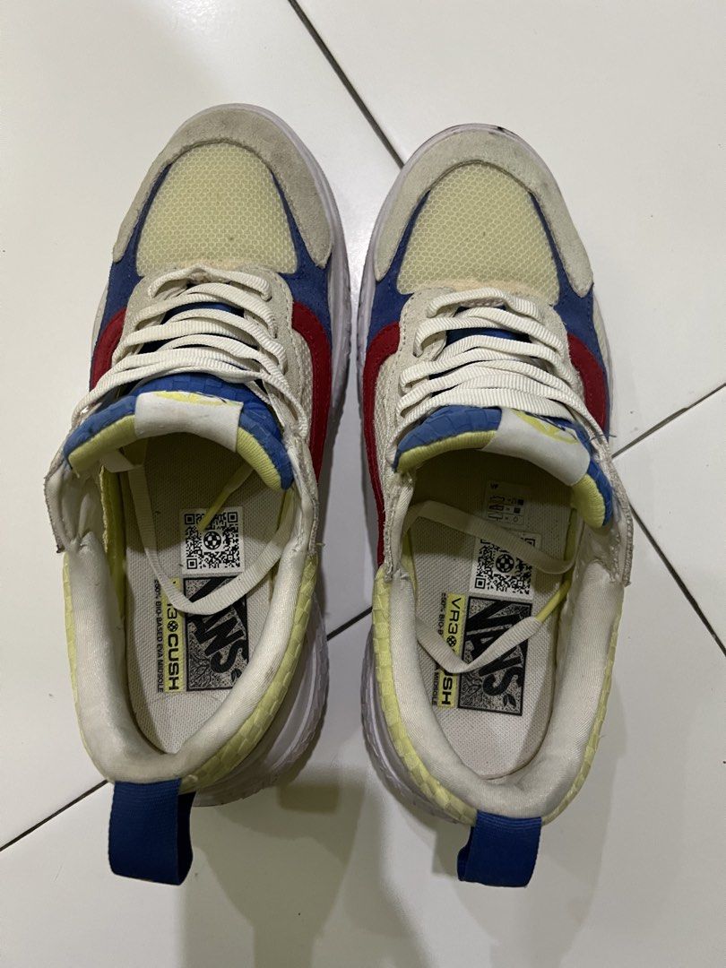 Vans shoes (Category: Sneakers) located in Johor Bahru. Submitted by sofeeazmn (Listing ID 1435736310, Image 2). Description: .