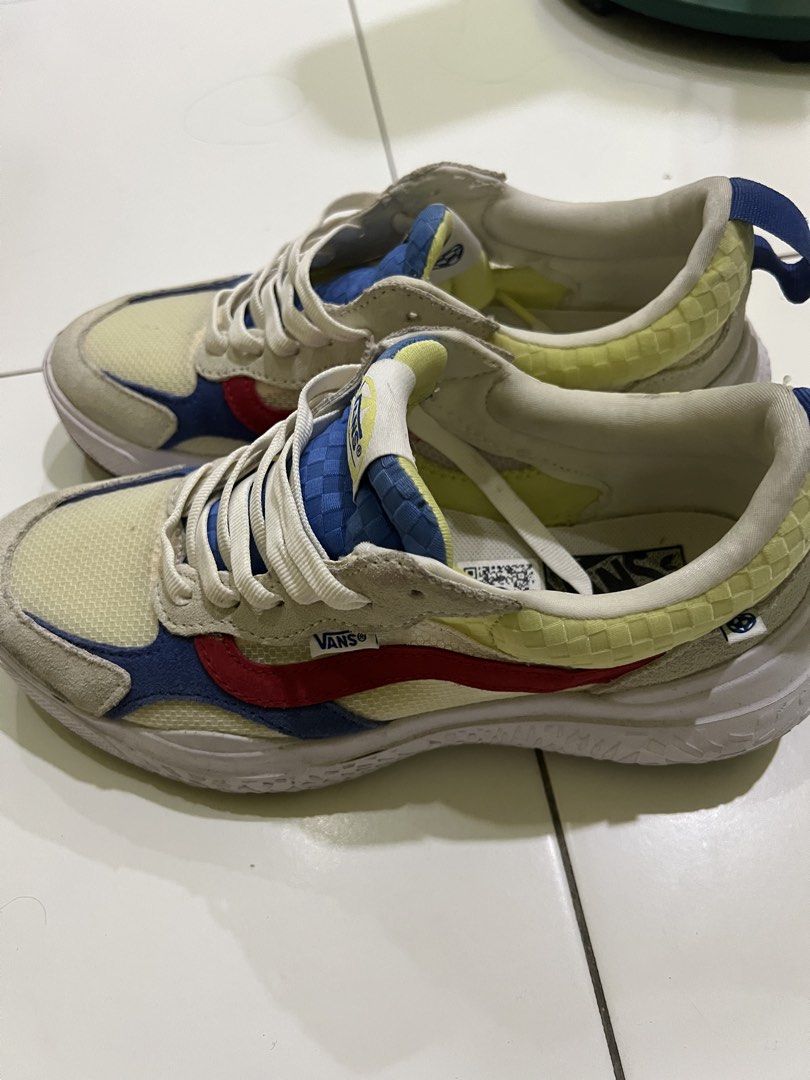 Vans shoes (Category: Sneakers) located in Johor Bahru. Submitted by sofeeazmn (Listing ID 1435736310, Image 3). Description: .
