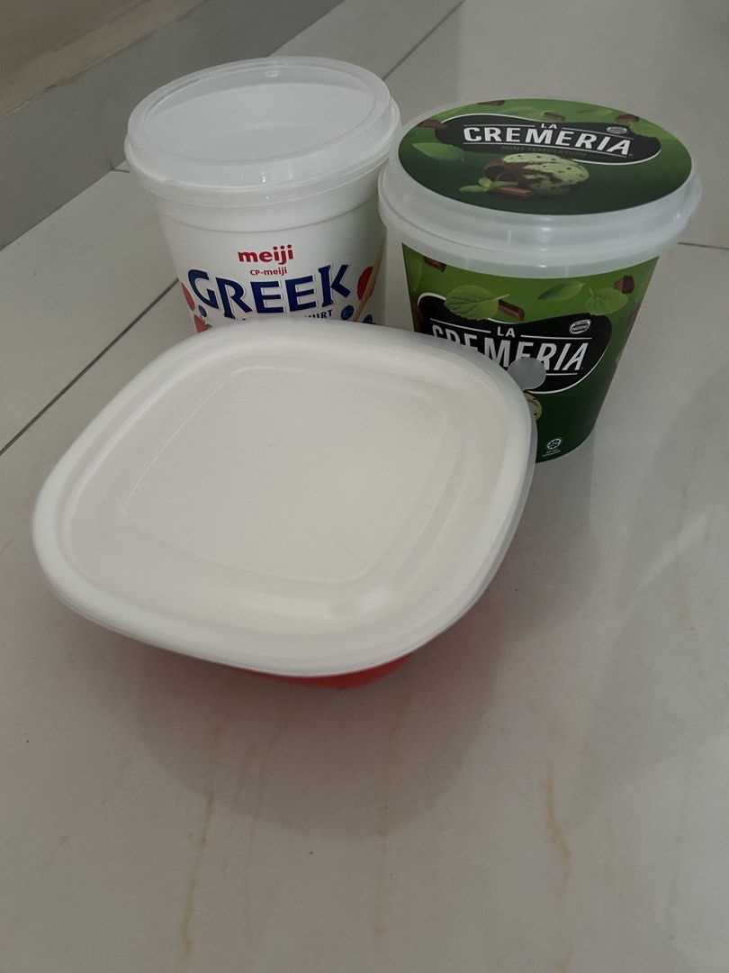 Various plastic containers443724793863874560