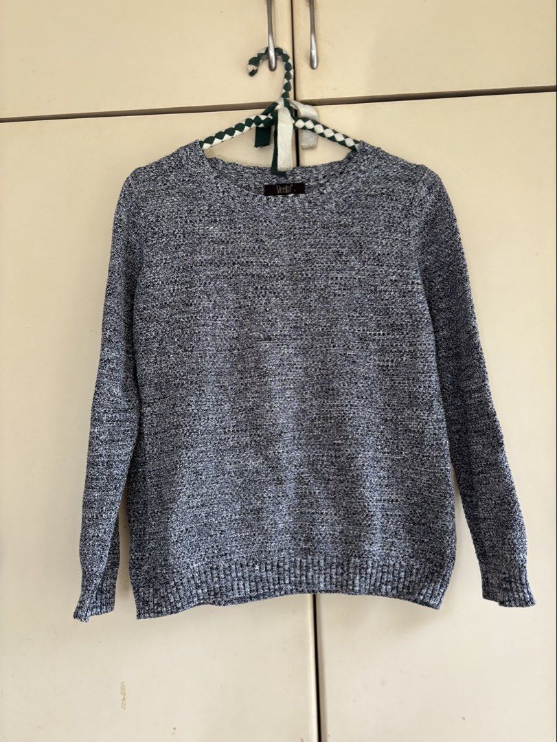 Veeko gray black sweater / longsleeves (Category: Longsleeves) located in Taguig. Submitted by aliuy (Listing ID 1435813860, Image 1). Description: Best fits medium ▪️Shipping via J&T or Grab Express/Lalamove for MNL area; J&T for provinces ▪️No Shope.e checkout ▪️Location of item: Batangas City ▪️Available as long as posted ▪️Last price as posted ▪️Not interested in swapping ▪️ Will hold reserved items for 2 days upon acceptance of offer; if no 