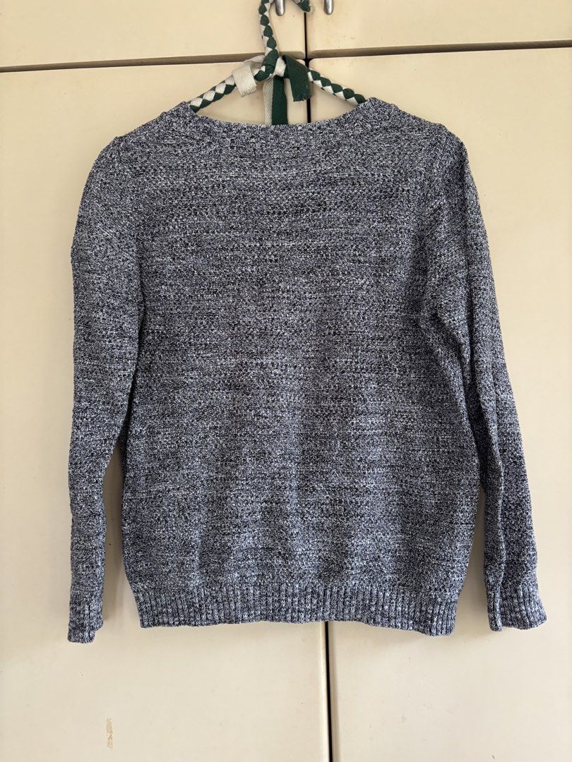 Veeko gray black sweater / longsleeves (Category: Longsleeves) located in Taguig. Submitted by aliuy (Listing ID 1435813860, Image 2). Description: Best fits medium ▪️Shipping via J&T or Grab Express/Lalamove for MNL area; J&T for provinces ▪️No Shope.e checkout ▪️Location of item: Batangas City ▪️Available as long as posted ▪️Last price as posted ▪️Not interested in swapping ▪️ Will hold reserved items for 2 days upon acceptance of offer; if no 