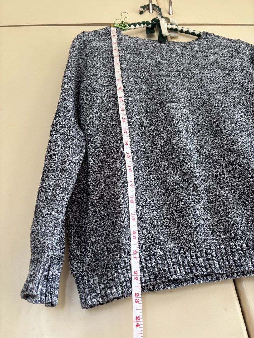 Veeko gray black sweater / longsleeves (Category: Longsleeves) located in Taguig. Submitted by aliuy (Listing ID 1435813860, Image 3). Description: Best fits medium ▪️Shipping via J&T or Grab Express/Lalamove for MNL area; J&T for provinces ▪️No Shope.e checkout ▪️Location of item: Batangas City ▪️Available as long as posted ▪️Last price as posted ▪️Not interested in swapping ▪️ Will hold reserved items for 2 days upon acceptance of offer; if no 