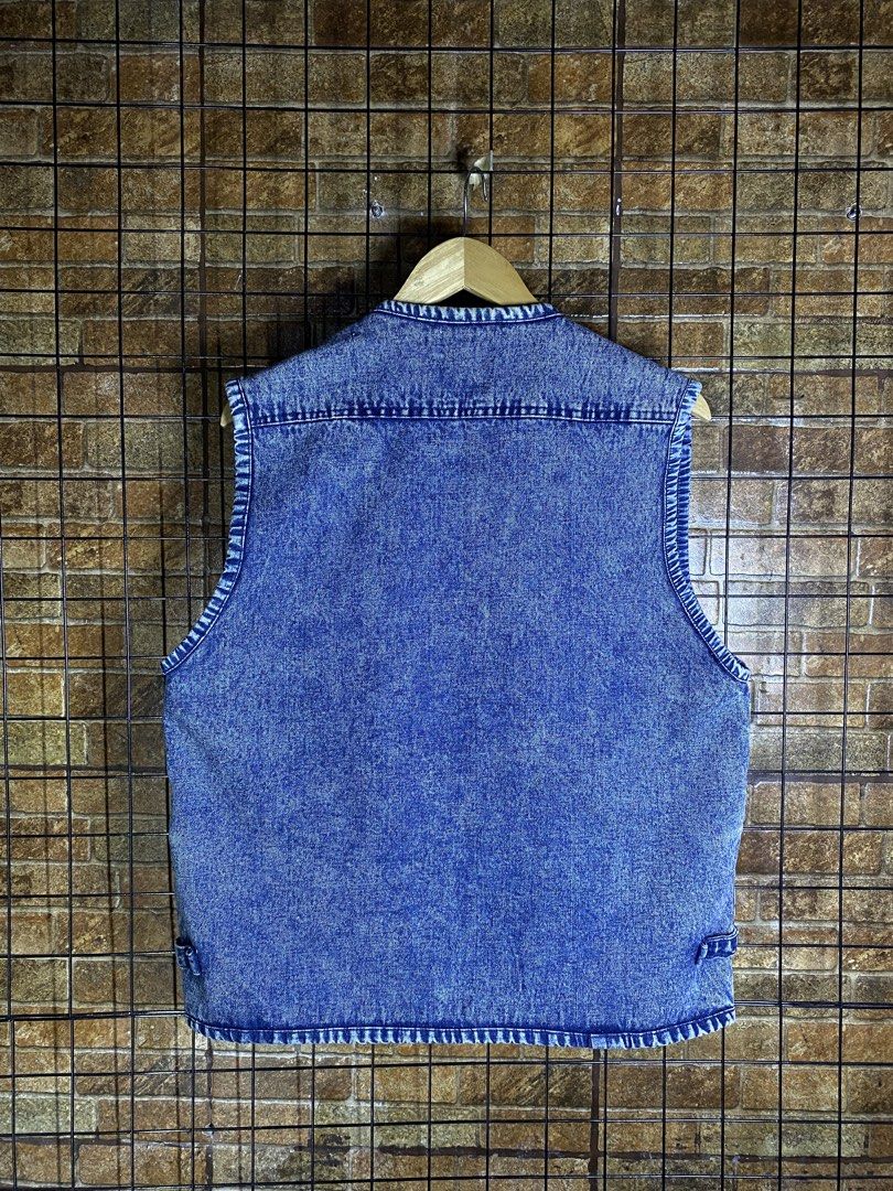 Vintage Nike Multi Pocket Denim Vest (Category: Vests) located in Makati City. Submitted by earnx_ (Listing ID 1435731525, Image 2). Description: Vintage Nike Multi Pocket Denim Vest - Dimension is 20x23 - Issue on zipper only - All zippers are smooth and working .