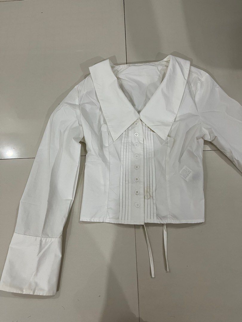 White Blouse with Tie Back (Category: Blouses) located in Trece Martires City. Submitted by rubyjwle (Listing ID 1435861101, Image 1). Description: - White collared blouse - Long sleeves - Button-down front - Tie-back design - Washable stains Price: 180 (negotiable) MOP: Payment 1st via GCash/Maya MOD: Direct J&t.