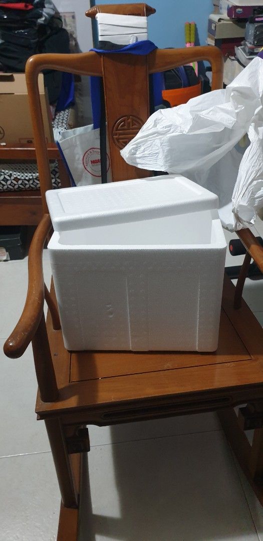 White styrofoam Box - 14.5" x 12.5" x 11"